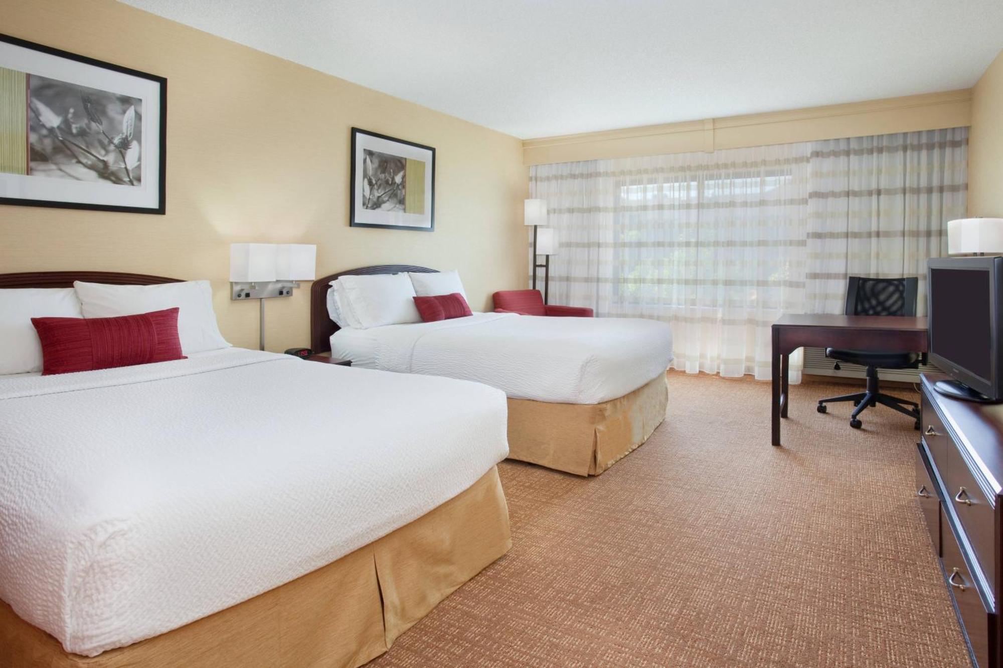 Hotel Courtyard Airport 3*